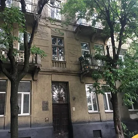 V&o Whitechocolateapt 800 M To Opera * Lviv
