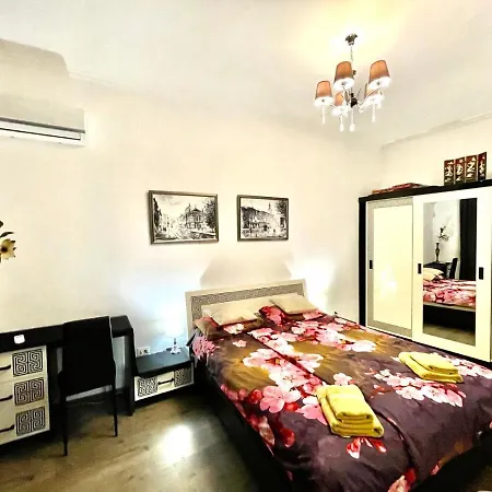 V&o Whitechocolateapt 800 M To Opera Apartamento