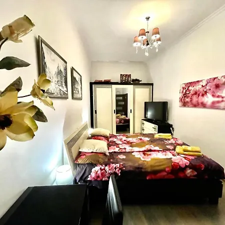 V&o Whitechocolateapt 800 M To Opera Leópolis