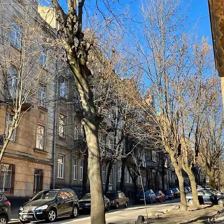 V&o Whitechocolateapt 800 M To Opera Lviv