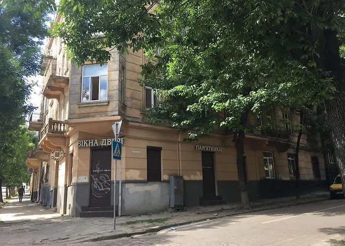 V&o Whitechocolateapt 800 M To Opera Daire Lviv